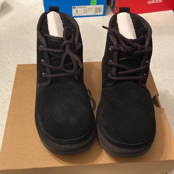 Preschool lace up Uggs size 2 - Picture 6 of 8